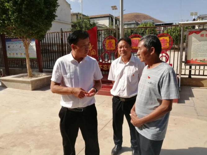 和永宏：把涛源镇建设成为长江上游绿色发展和乡村振兴先行区、高原特色和现代农业发展.jpg
