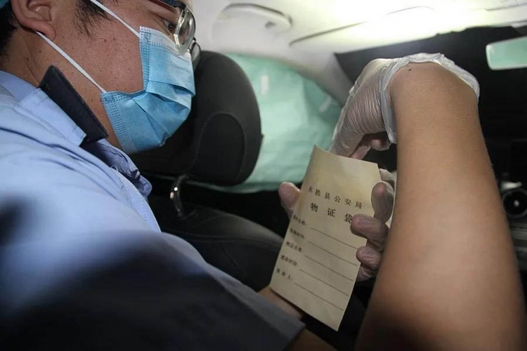 哥哥驾车肇事逃逸，弟弟为其顶包  亲朋“组团”提供虚假证言3人被拘 (3).jpg