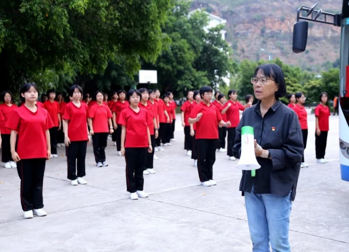 加油！张桂梅再送150名女高学生高考 (2).jpg