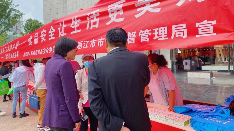 让市民吃得放心 他们不敢有半点马虎 (3).jpg