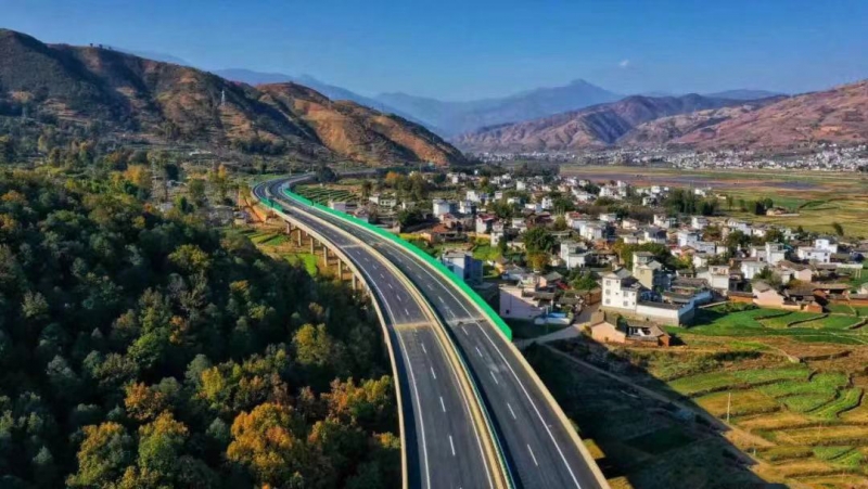 今天中午，华丽高速丽江至永胜段恢复通车  预计本月正式收费运营 (1).jpg