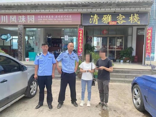 民警端午驱车70公里寻回游客丢失手机 (2).jpg