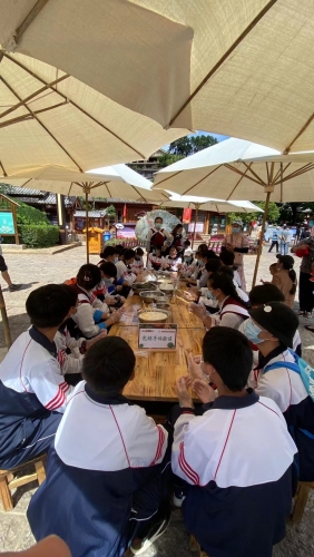 今天 丽江古城“美食飘香传民俗  歌杨舞动颂党恩”  (7).jpg