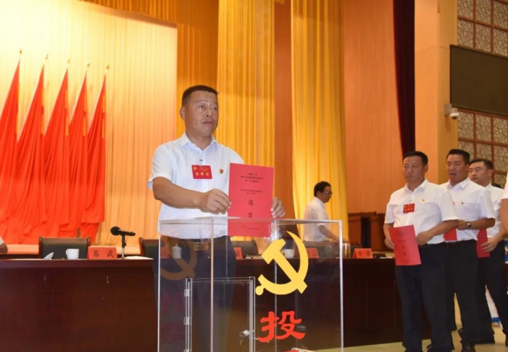 中共古城区委五届一次全会召开 选举苏武为书记 朱学斌、和占高为副书记2.jpg
