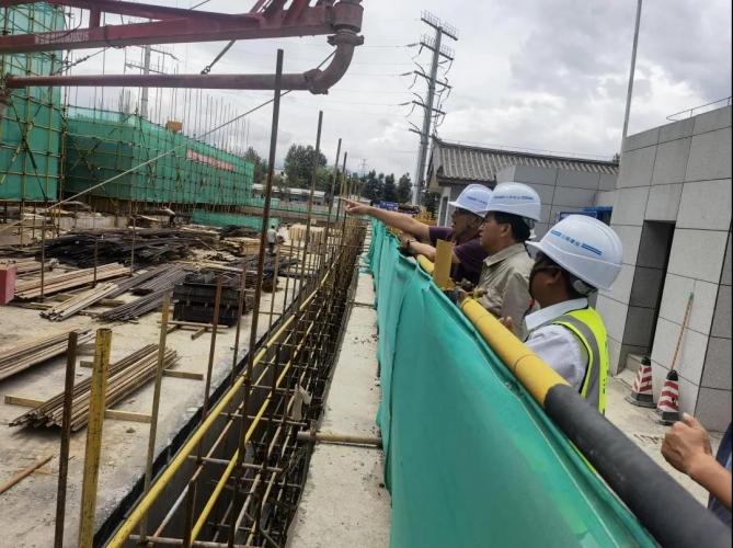 4.丽江市卫生健康委主要领导调研市传染病医院项目建设工作.jpg