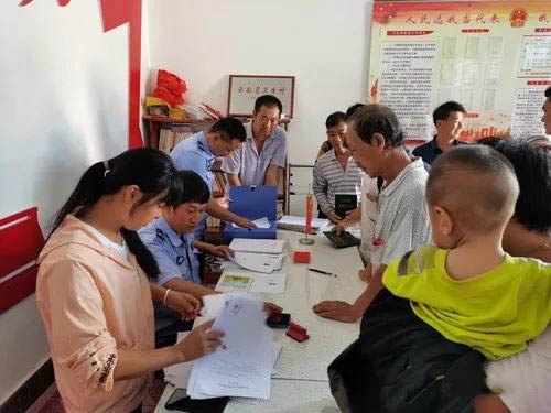 去水印    永胜县仁里交警中队为群众办“实事”   开展摩托车隐患清零工作.jpg
