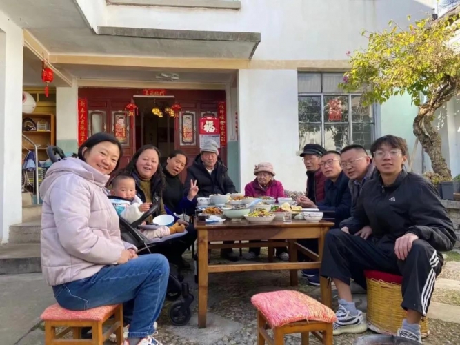 解锁丽江市医院吴忠艳“全国最美家庭”幸福密码 (2).jpg