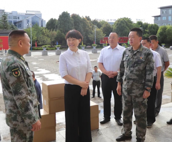 浦虹慰问驻丽部队官兵和退役军人代表.jpg