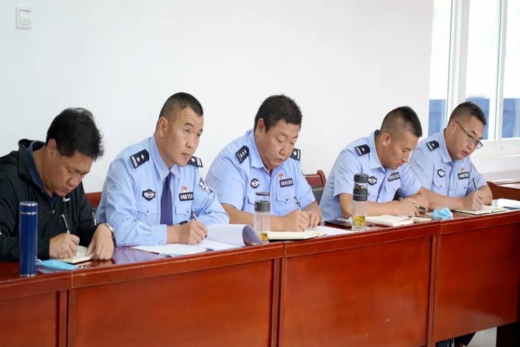 党风政风警风监督员到宁蒗县公安局开展专题调研.jpg
