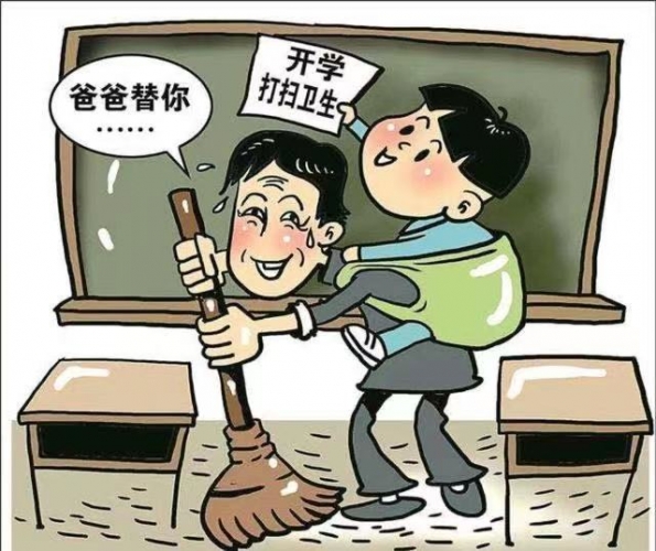 教室卫生到底该由谁来打扫？丽江竟然有家长被学校叫去打扫卫生！ (3).jpg
