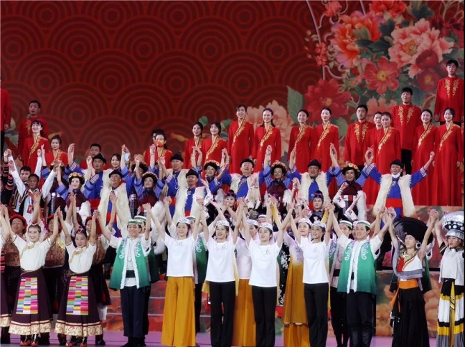 厉害了！这15人把丽江民族歌舞带进人民大会堂….jpg
