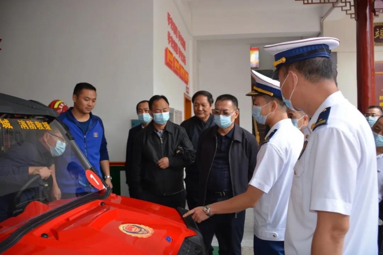 省人大常委会检查组到丽江开展消防“一法一条例”执法检查.jpg