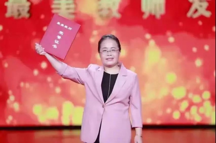 连续15年支教云南宁蒗的海安女教师蒋蓉亮相央视！2.jpg