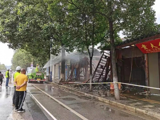 拆除小平房 文慧路动工建设.jpg