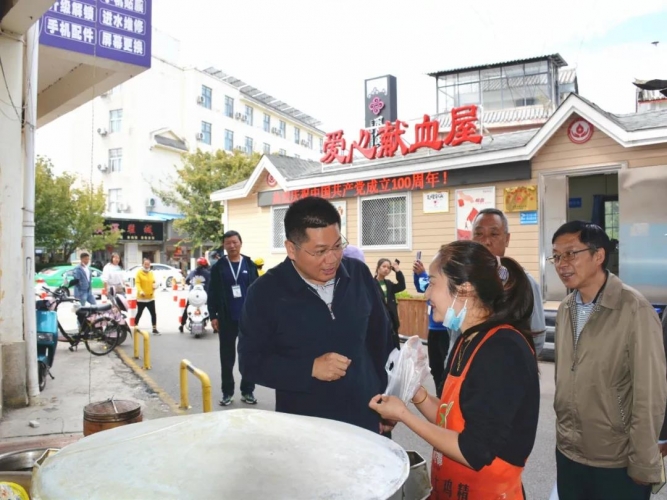 苏永忠在古城区暗访督查创文工作.jpg