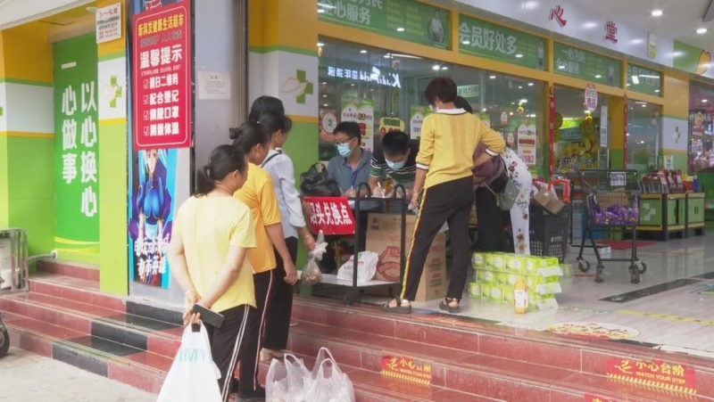 华坪开展“烟头不落地、华坪更美丽”捡拾烟头兑换物品活动 为进一步提升市民文明素质和环保意识，持续推进 ...