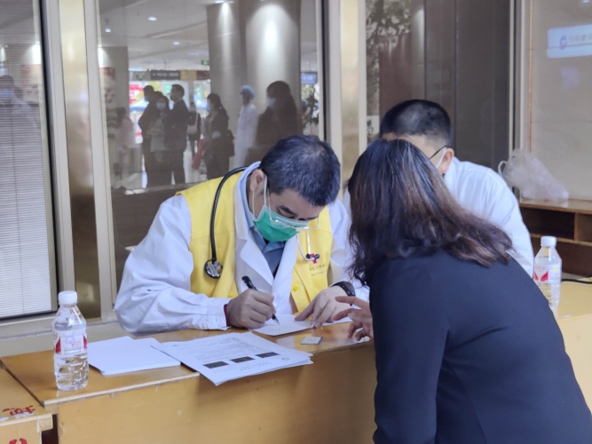 健康暖人心，上海市胸科专家医生团队来丽义诊