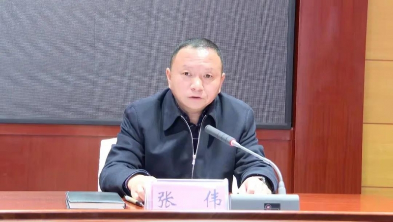 张伟任中共宁蒗县委委员、常委、书记，丽江泸沽湖管理局党工委书记
