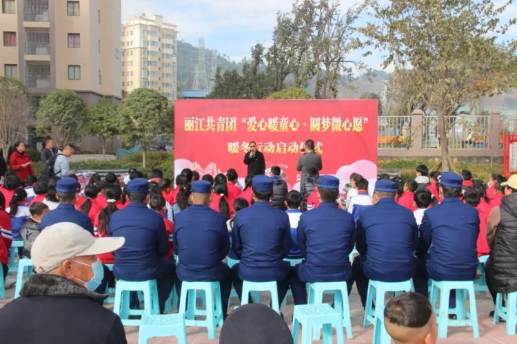 永胜消防“119”消防安全宣传月走进扶贫搬迁安置点开展暖冬行动