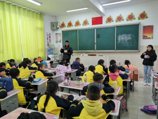 校园食品安全“变味”？丽江师生舌尖上的安全如何保障？ (21).jpg