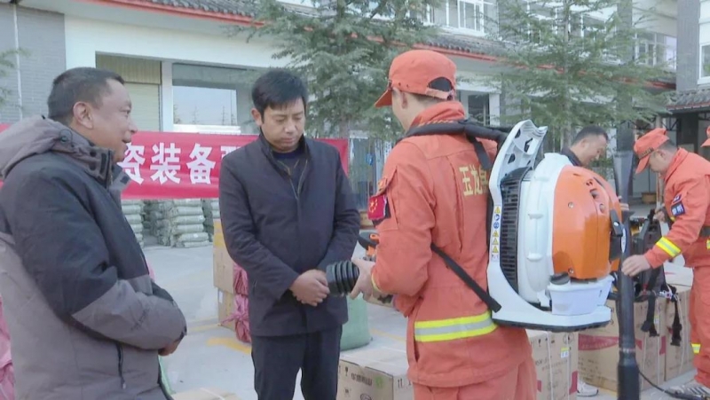 发放森防物资，玉龙县积极备战2022年度森林草原防火攻坚战！