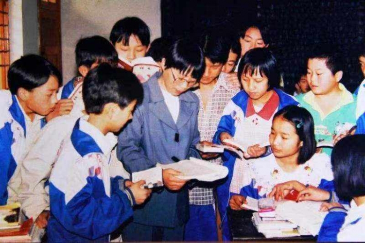 二十四年前，张桂梅这样当初三班主任……