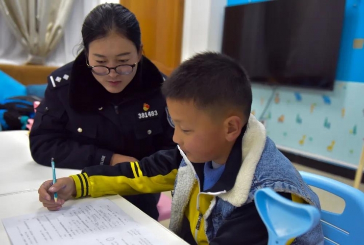 丽江边检站开设“民警子女关爱之家”