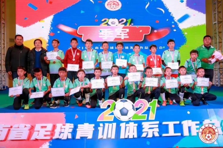 牛！丽江足球小将拿下这个比赛全部冠军1.jpg