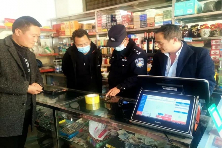 华坪县中心派出所联合多部门开展校园周边安全隐患排查