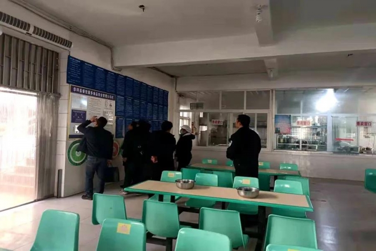 华坪县中心派出所联合多部门开展校园周边安全隐患排查