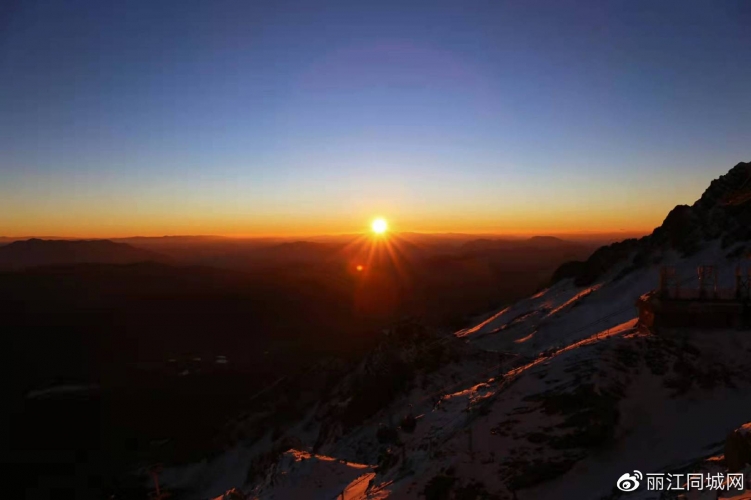 2022年的第一缕阳光——在玉龙雪山感受新年日出 (5).jpg