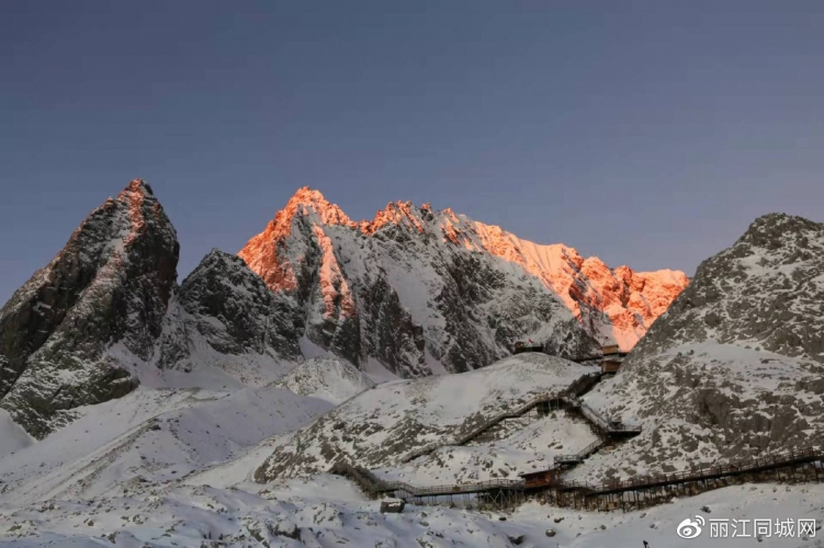 2022年的第一缕阳光——在玉龙雪山感受新年日出 (9).jpg