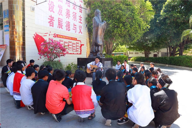 华坪：育“民族团结”之花 聚“磅礴发展”之力 (4).jpg