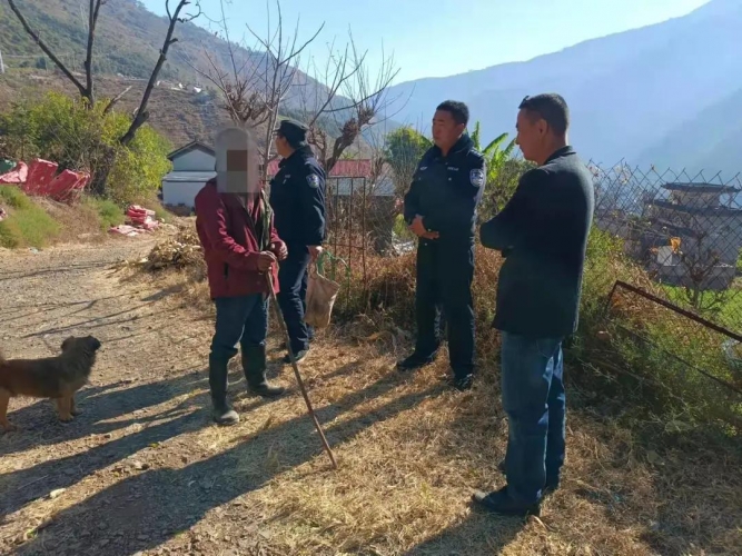 永胜县松坪派出所及时护送精神病患者入院治疗