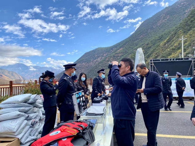 丽江市发放总价值600多万元的执法设备   有效推进“十年禁渔”工作 (4).jpg