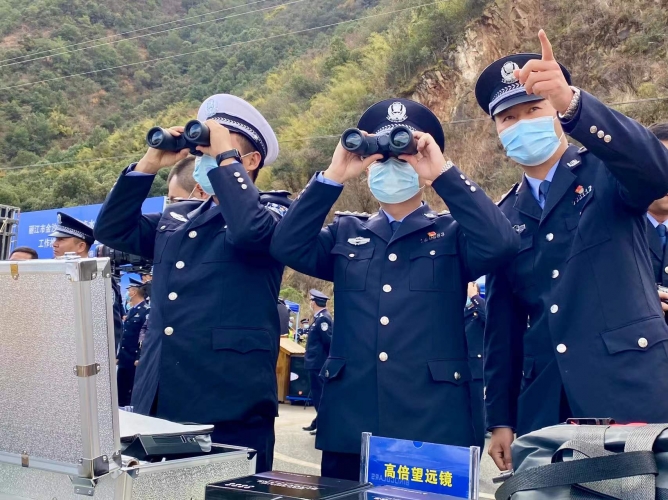 丽江市发放总价值600多万元的执法设备   有效推进“十年禁渔”工作 (5).jpg