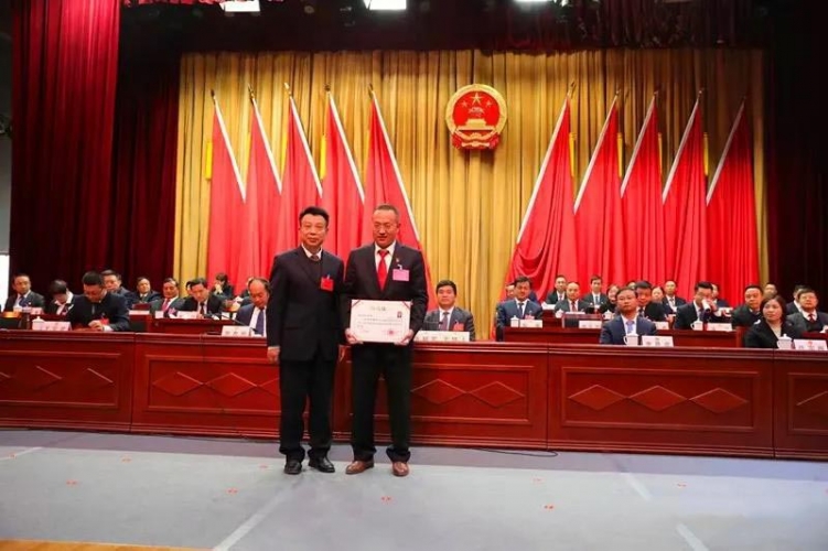 华坪县人民法院工作报告获全票通过 杨才华同志全票当选为院长
