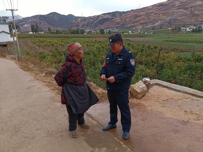 永胜民警贴心为老人补办身份证并垫付办证费用 彰显浓浓民警情