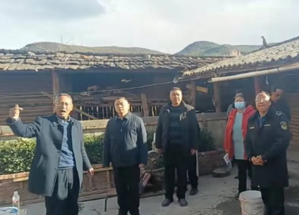 张伟深入永宁镇各村组各学校调研震后恢复生产生活有关工作.png