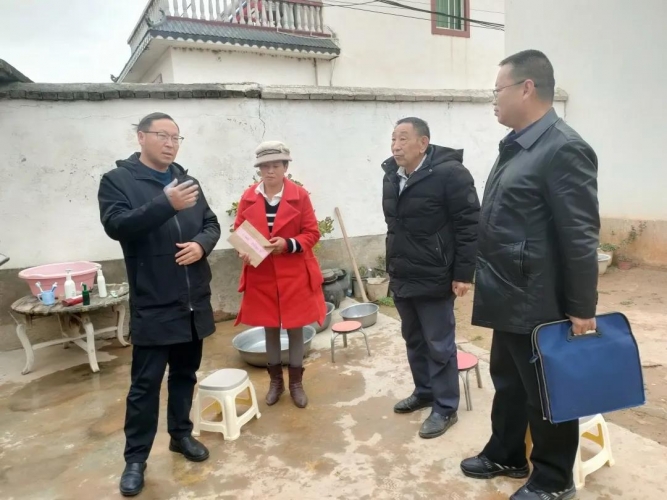 丽江市侨联到各县区开展春节慰问活动