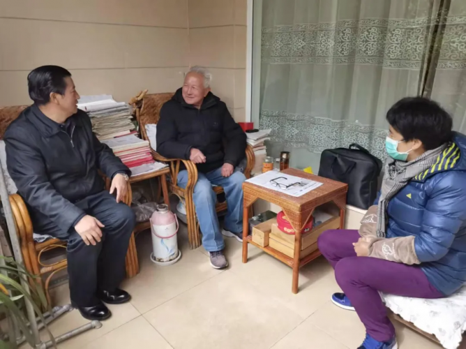 丽江市卫生健康委春节前夕开展走访慰问活动