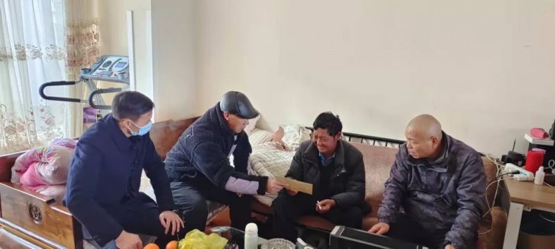丽江市卫生健康委春节前夕开展走访慰问活动