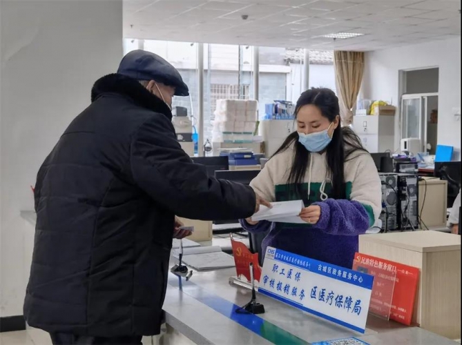“码上知”“码上提”“马上改”……丽江政务服务中心多措并举.jpg