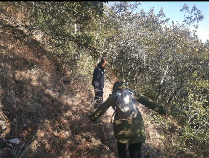年初三游客迷路丛林，玉龙民警迅速出警救助