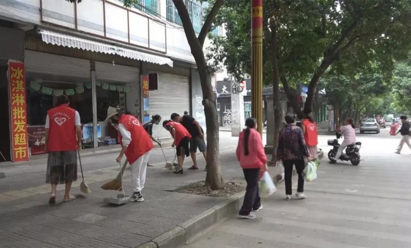 华坪县各部门开展环境卫生整治活动