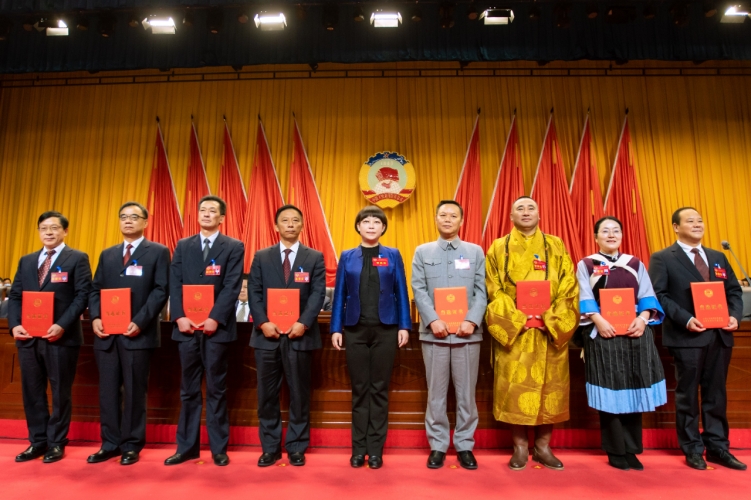 市政协五届一次会议胜利闭幕  2月17日下午，中国人民政治协商会议丽江市第五届委员会第一次会议圆满完成各  ...