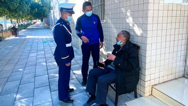 永胜县消防救援支队护送迷失七旬老人回家过“元宵节”