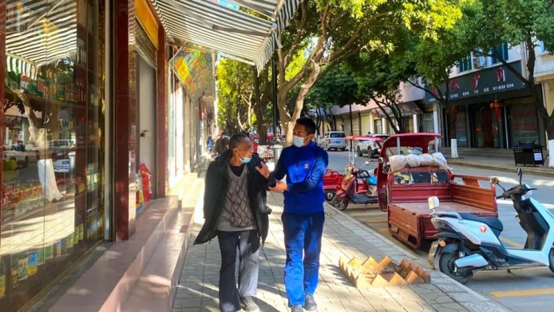 永胜县消防救援支队护送迷失七旬老人回家过“元宵节”