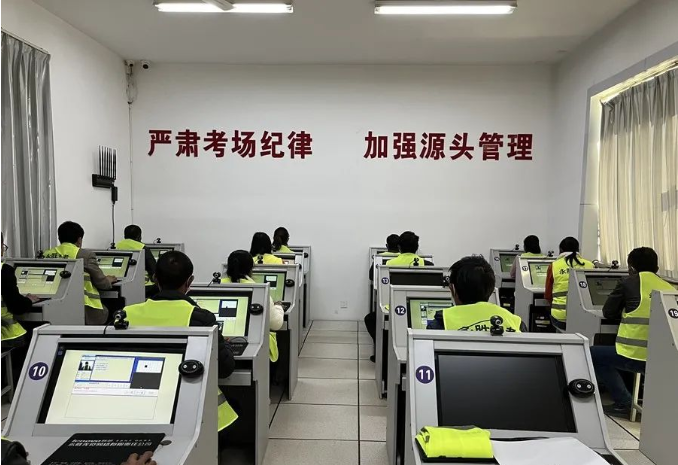 男子酒后参加科目一考试 还没开始就结束了