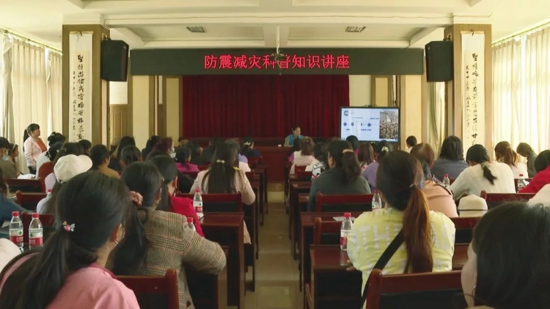 华坪县科协开展提升农村妇女科学素质科普活动